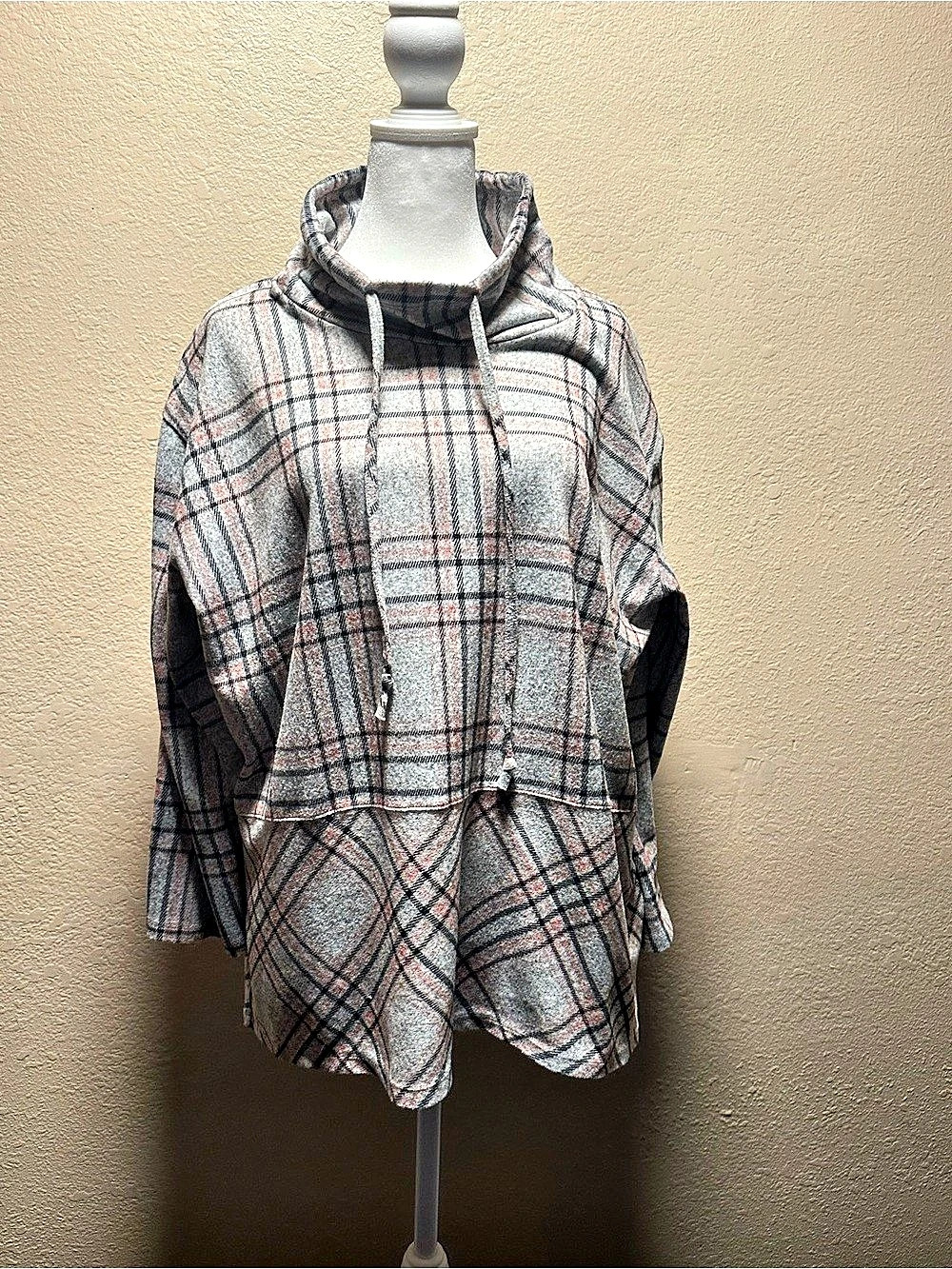 Coco + Carmen Plaid Hooded Pullover in Gray & Pink L/XL